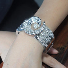 Load image into Gallery viewer, Rhinestone Design Faux Pearl Bracelets For Women