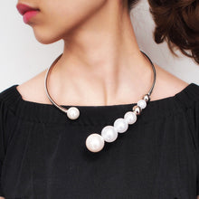 Load image into Gallery viewer, Metal Simulated Large Pearl Choker Necklace