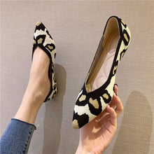 Load image into Gallery viewer, Women Flat Heel Pointed Toe Shoes