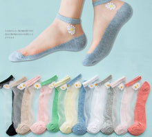 Load image into Gallery viewer, 5 Pairs Ultra Thin Transparent Daisy Flower Design Ankle Socks freeshipping - Tyche Ace
