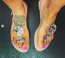 Load image into Gallery viewer, Women Big Rhinestone Design Transparent Flat Sandals
