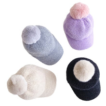 Load image into Gallery viewer, Unisex Winter Pom Pom Design Knitted Caps for Kids
